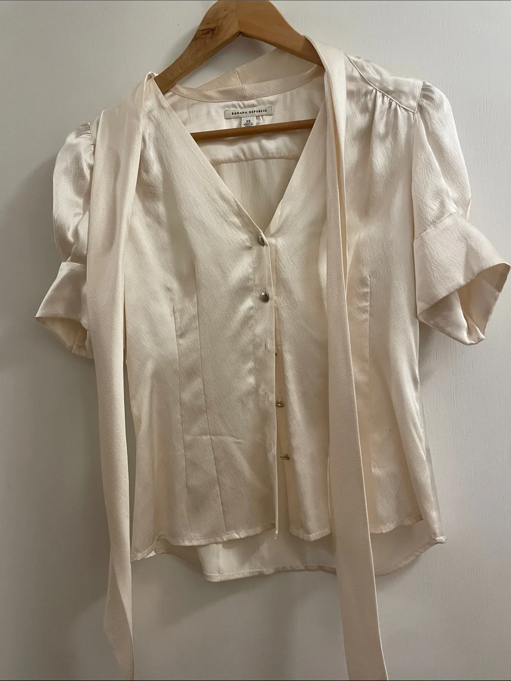 Banana Republic Cream Tie-Neck Puff Sleeve Blouse